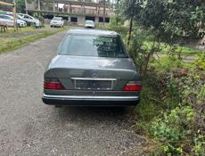 Mercedes-Benz 124