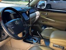 Lexus LX