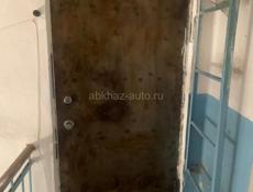 Отдам бесплатно металическую дверь 