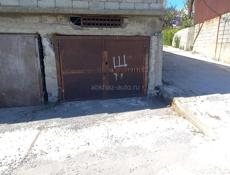 Гаражи.