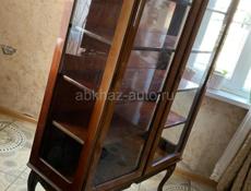 Продам витрину и письменный стол из чистого дерева времём СССР