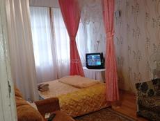 От1суток и МЕНЬШЕ ( на пол дня или на ночь) напротив Волны по Лакоба.