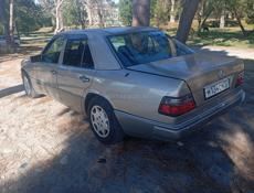 Mercedes-Benz 124