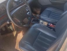 Mercedes-Benz 124