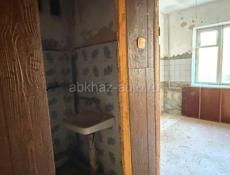 Продается 4-комнатная квартира в живописном поселке городского типа Гулрыпш