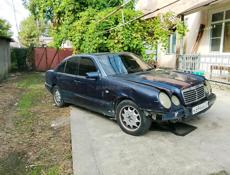 Mercedes-Benz 200-Series