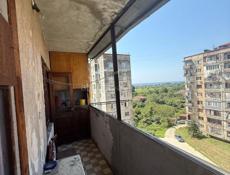  трехкомнатную квартиру, расположенную в г. Сухум на Новом Районе