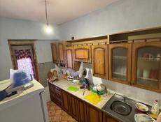  трехкомнатную квартиру, расположенную в г. Сухум на Новом Районе