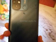 Продам срочно телефон редми 12С есть царапин  работать нормально одам за 5 тысяч рублей 