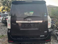 Тойота вокси 2012 