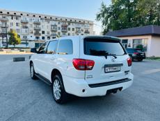 Toyota Sequoia