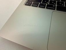Macbook air, М2, 2022, экран 13’ , память 512 GB, цвет Starlight.