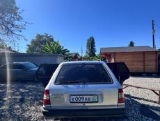 Mercedes-Benz 124