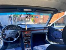 Mercedes-Benz 124
