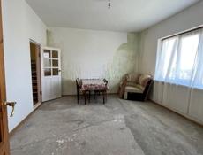 Продается трех комнатная квартира с лоджией, на Новом Районе