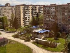 Продается трех комнатная квартира с лоджией, на Новом Районе