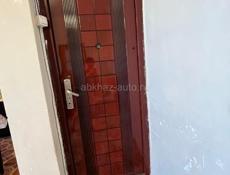 Продается трех комнатная квартира с лоджией, на Новом Районе