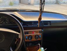 Mercedes-Benz 124