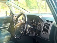 Mitsubishi L 400