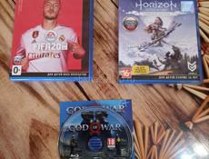 Продаю PS4 PRO 1TB