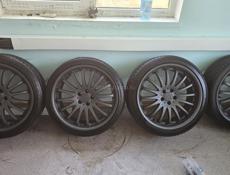 Продаю диски carlsson в хорошом состояний  r20 разноширокие с резиной, покрышки около 70% стояли на мерседесе, на многие машины встают