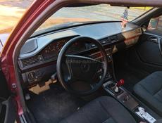 Mercedes-Benz 124