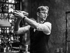 Требуется бармен