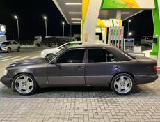 Mercedes-Benz 124
