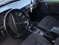 Mercedes-Benz 124