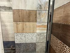 Большой ассортимент кафеля.