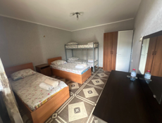 Сдам рабочим первый этаж 