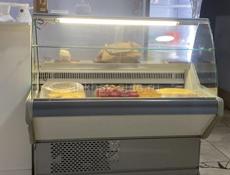 Витринный  холодильник 
