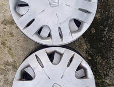 Железные диски R14 с колпаками.