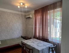 Сдаются трехкомнатная квартира в центре Нового Афона