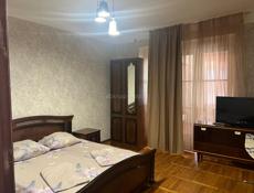 Сдаются трехкомнатная квартира в центре Нового Афона