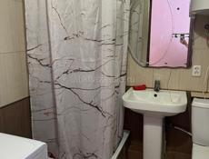Сдаются трехкомнатная квартира в центре Нового Афона