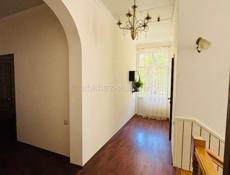 Продаётся частный дом с готовым бизнесом в живописной Абхазии, район Синоп — всего в 700 метрах от моря.