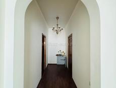 Продаётся частный дом с готовым бизнесом в живописной Абхазии, район Синоп — всего в 700 метрах от моря.