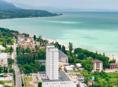 ОТЕЛЬ НА БЕРЕГУ МОРЯ В ГУДАУТЕ
