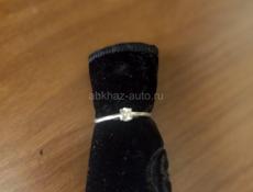 Продам кольцо золото с бриллиантам.
