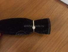 Продам кольцо золото с бриллиантам.