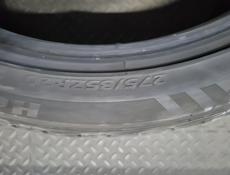 275 35 R20 