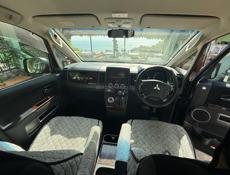 Mitsubishi L 400