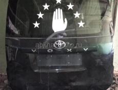 Таета вокси 2008г задний багажник со стеклом 