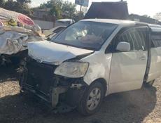 Тойота ноан