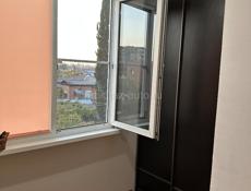 Сдается 1,5 комнатная квартира в центральной части  города Сухум . без выселения на летний период Полностью укомплектована,