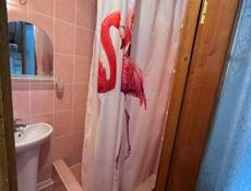 Сдается 1,5 комнатная квартира в центральной части  города Сухум . без выселения на летний период Полностью укомплектована,