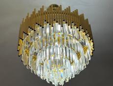 Люстра новая 8 лампочек 