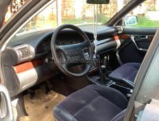 Audi 100