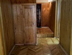 Рядом с парком В.Г.Ардзинба и центральной площадью города Гагра.